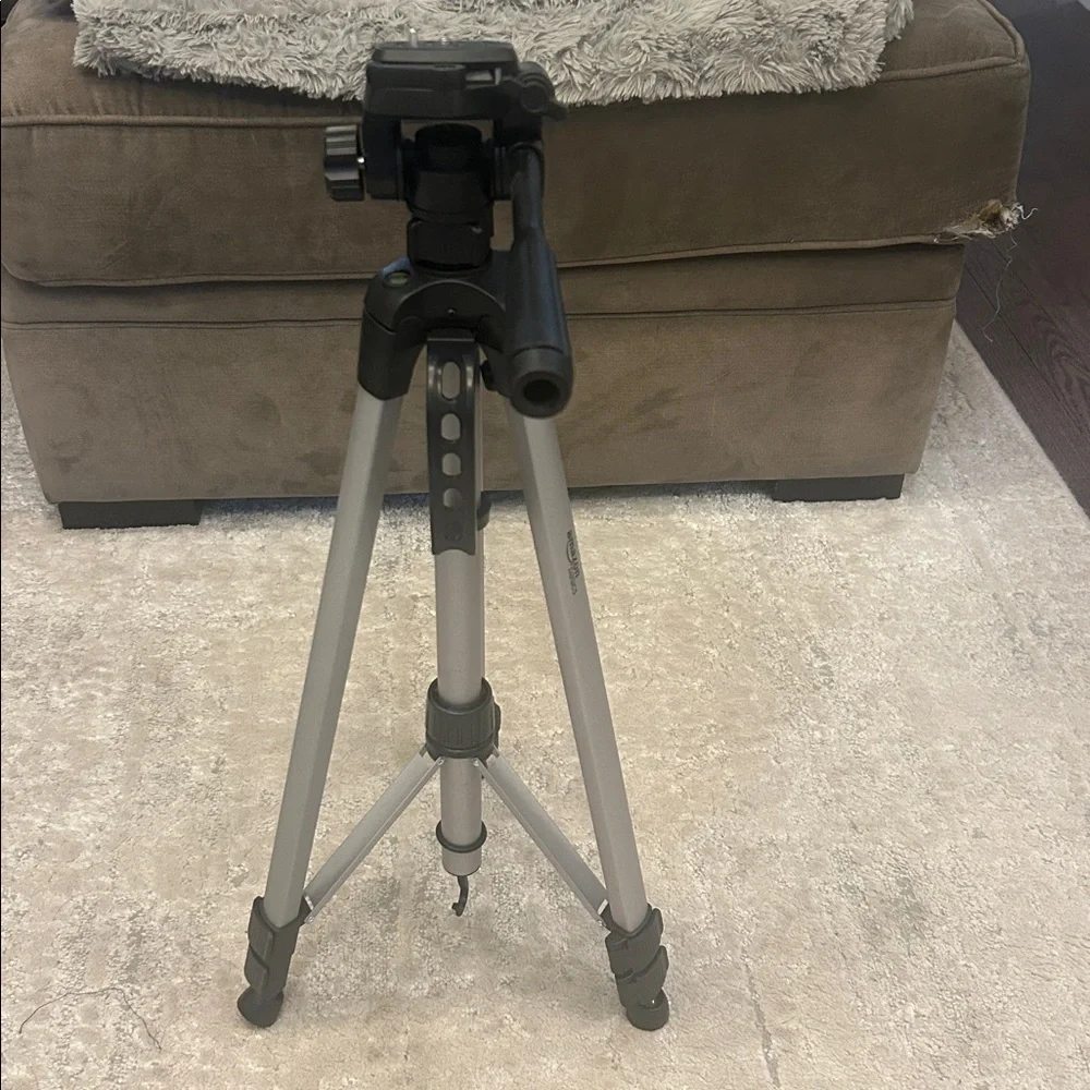 Amazon basics lightweight tripod black 60 inches/152 cm